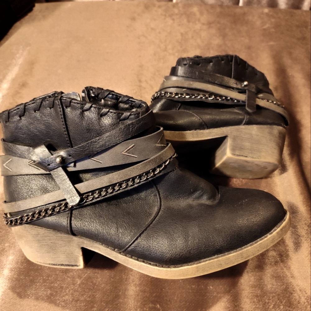 Ladies leather ankle boots
